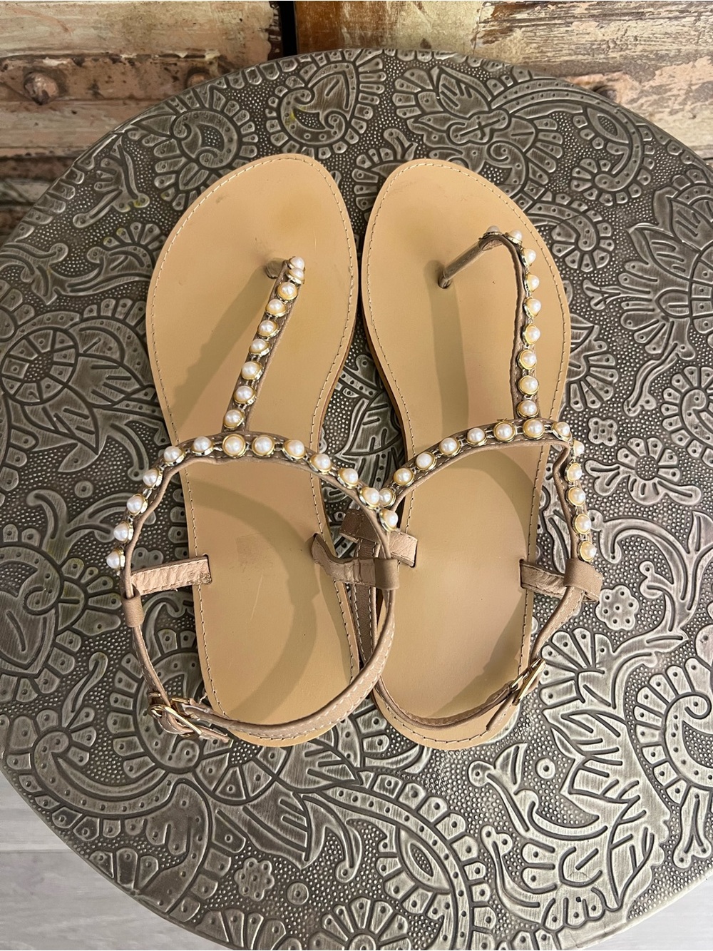 NO BRAND • nude and pearl sandals - Picture 5 of 6